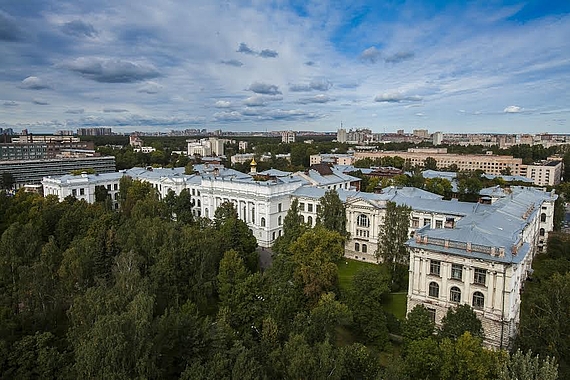 Foto vom Gebäude der Peter der Große Polytechnische Universität St. Petersburg